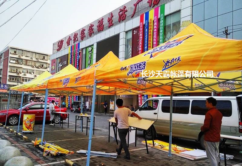 鬧市促銷中，天霸廣告帳篷如何成為吸睛器材
